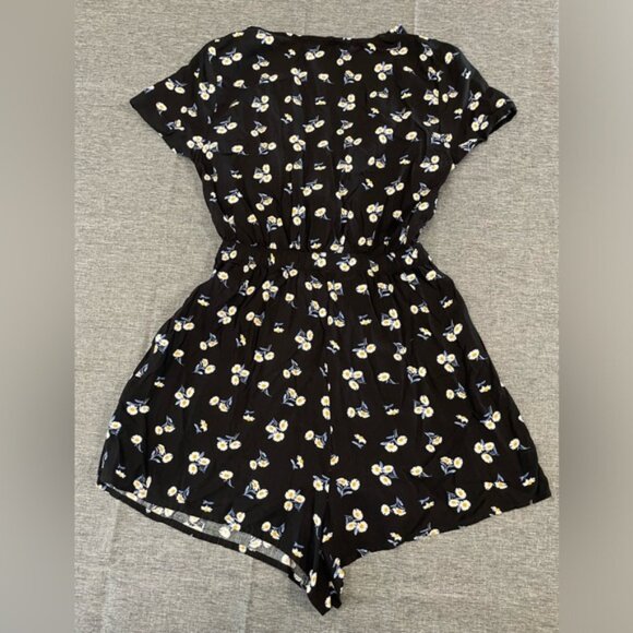 ️Last SWS Cutout Romper - Picture 3 of 6